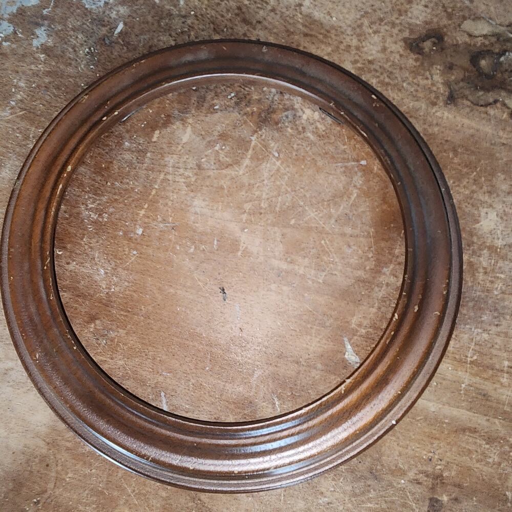 Vintage Van Hygan & Smythe Round Wooden Frame Collector Plate Display
